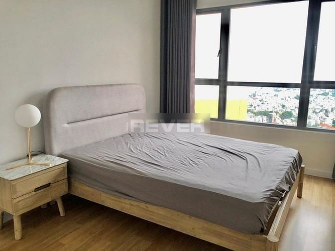 Căn hộ Palm Heights, Quận 2 Căn hộ tầng 34 Palm Heights có 3 phòng ngủ, đầy đủ nội thất.