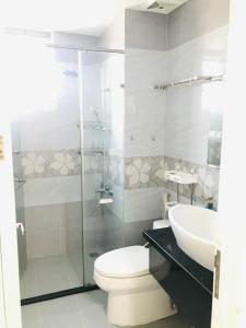 Phòng tắm căn hộ Scenic Valley, Quận 7 Căn hộ Scenic Valley, view hồ bơi mát mẻ, đầy đủ nội thất.