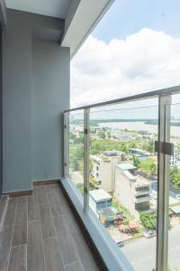 Ban công One Verandah Quận 2 Căn hộ One Verandah tầng trung, bàn giao không có nội thất.