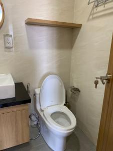 Nhà vệ sinh Sunrise Riverside Căn hộ Sunrise Riverside tầng thấp hướng thành phố sầm uất.