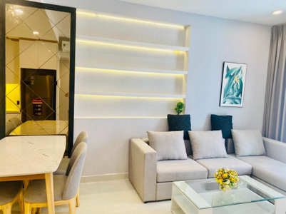 Căn hộ Saigon Royal cửa hướng Đông Bắc, đầy đủ nội thất.