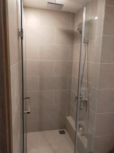 Nhà vệ sinh River Panorama Căn hộ River Panorama view nội khu và thành phố thoáng mát.