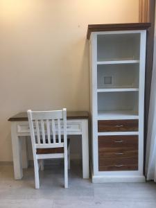 Phòng ngủ Vinhomes Golden River, Quận 1 Căn hộ Vinhomes Golden River view sông và thành phố thơ mộng.