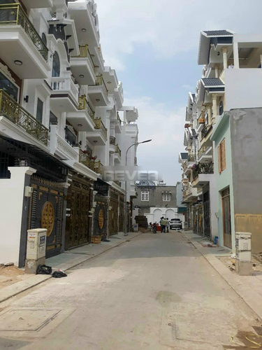 Đường trước nhà phố Quận Bình Tân Nhà phố thiết kế 3 tầng kiên cố, ngay chợ Bình Thành khu dân cư sầm uất.