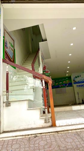 cầu thang Nhà phố hướng Đông Nam mặt tiền, diện tích sử dụng 432m2.