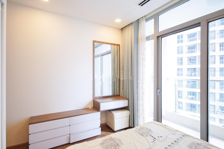 Căn hộ Vinhomes Central Park, Quận Bình Thạnh Căn hộ Vinhomes Central Park tầng 6 diện tích 51.2m2, đầy đủ nội thất.