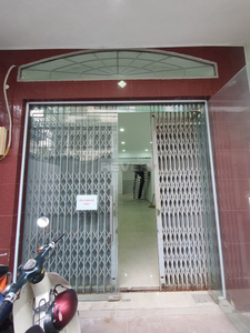 Nhà phố Quận Tân Bình Nhà phố thiết kế 1 trệt, 2 lầu và sân thượng, có sổ hồng riêng.