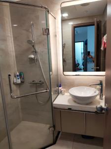 Phòng tắm Vinhomes Central Park Căn hộ Vinhomes Central Park tầng cao, hướng Tây Nam