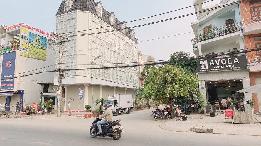 Đường trước đất nền Quận 2 Đất nền mặt tiền đường Nguyễn Duy Trinh diện tích 80m2, có sổ hồng riêng.