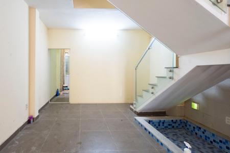 Bên trong nhà phố Quận 7 Nhà phố hướng Tây diện tích 4mx15m, hẻm xe hơi quay đầu 5m.
