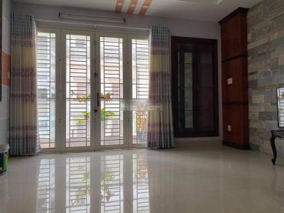 Nhà phố hướng Đông Nam diện tích 500m2, thuận tiện kinh doanh.