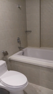 Officetel Vinhomes Central Park, Quận Bình Thạnh Officetel Vinhomes Central Park tầng cao, bàn giao đầy đủ nội thất.