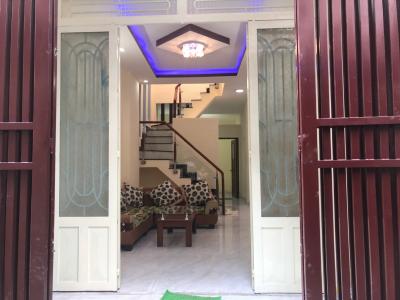 Phòng khách nhà phố Phan Văn Trị, Bình Thạnh Nhà phố hẻm Bình Thạnh, hướng Đông Bắc, bàn giao sổ hồng riêng.