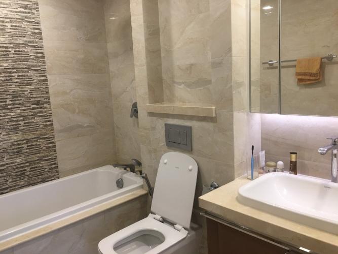 Toilet Vinhomes Golden River, Quận 1 Căn hộ Vinhomes Golden River view sông và thành phố thơ mộng.