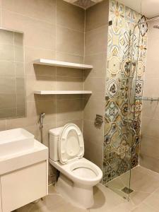 phòng vệ sinh căn hộ riviera point Căn hộ Riviera Point tầng cao, đón view sông thoáng mát.