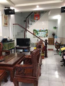 Phòng khách nhà phố Phạm Thế Hiển, quận 8 Nhà phố hẻm hướng Tây, sổ hồng riêng bàn giao kèm nội thất cơ bản.