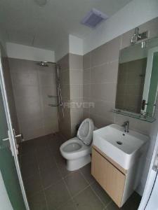 Nhà vệ sinh D-Vela, Quận 7 Căn hộ Officetel D-Vela nội thất cơ bản, view thoáng mát.