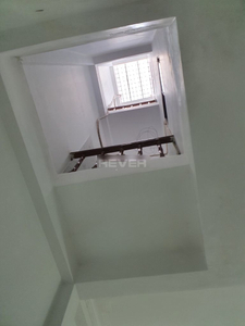 Nhà phố Quận Tân Bình Nhà phố thiết kế 1 trệt, 2 lầu và sân thượng, có sổ hồng riêng.