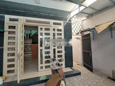 Nhà phố Huyện Hóc Môn Nhà phố gần chợ Thứ Tứ diện tích sử dụng 140m2, khu dân cư đông đúc.