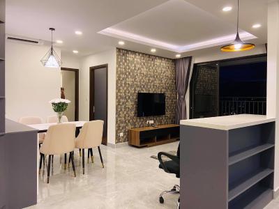 phòng khách căn hộ riviera point Căn hộ Riviera Point tầng cao, đón view sông thoáng mát.