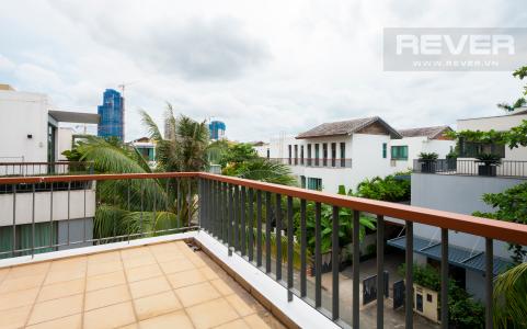 Ban công Villa Compound Riviera Quận 2 thiết kế sang trọng, đầy đủ tiện nghi