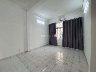 Nhà phố Quận Tân Bình Nhà phố thiết kế 1 trệt, 2 lầu và sân thượng, có sổ hồng riêng.