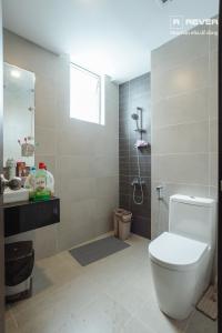 Toilet căn hộ SUNRISE RIVERSIDE Bán căn hộ Sunrise Riverside 3PN, tầng 21, đầy đủ nội thất, căn góc view hồ bơi