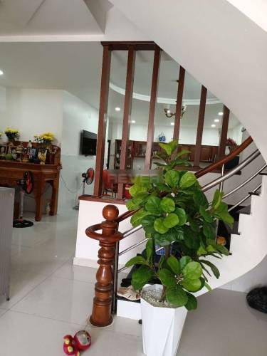 Nhà phố Quận Thủ Đức Nhà phố thiết kế 1 trệt, 2 lầu và sân thượng, khu vực dân cư sầm uất.