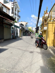 Đường trước mặt bằng kinh doanh Quận 7 Mặt bằng kinh doanh tại KDC đông đúc và an ninh, diện tích 66m2.