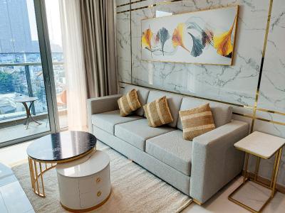 Phòng khách Sunwah Pearl, Bình Thạnh Căn hộ Sunwah Pearl tầng 8 diện tích 97m2, bàn giao đầy đủ nội thất.