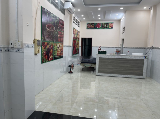  Mặt bằng kinh doanh diện tích 100m2, khu vực kinh doanh sầm uất.