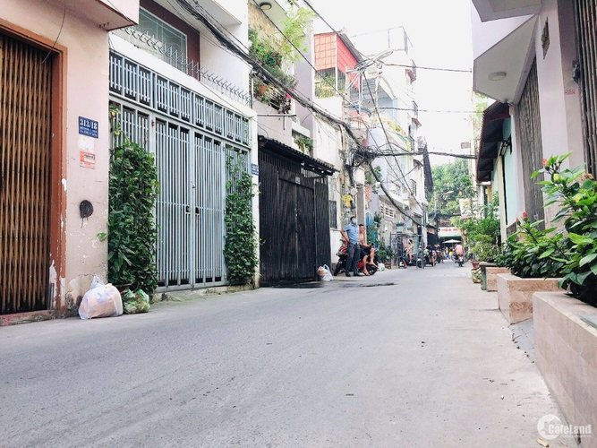 Đường trước nhà phố Quận Gò Vấp Nhà phố thiết kế 1 trệt, 2 lầu kiên cố, nằm mặt tiền đường Nguyễn Văn Công.