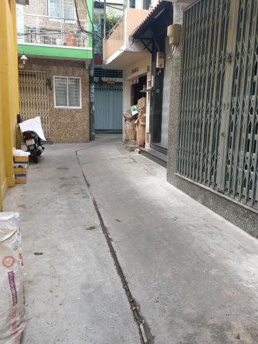 Đường hẻm nhà phố Minh Phụng, Quận 11 Nhà phố hướng Đông, hẻm bê tông sạch sẽ không ngập nước. 