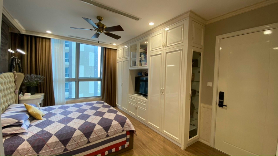 Căn hộ Vinhomes Central Park, Quận Bình Thạnh Căn hộ Vinhomes Central Park ban công rộng rãi, đầy đủ nội thất.