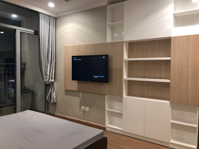 Căn hộ Vinhomes Central Park, Quận Bình Thạnh Căn hộ Vinhomes Central Park tầng 36 diện tích 155m2, đầy đủ nội thất.