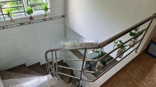 Nhà phố Quận Tân Phú Nhà phố diện tích 59.5m2 có sổ hồng riêng, cách 2 căn ra mặt tiền đường.