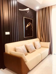 ghế sofa căn hộ sài gòn mia Bán căn hộ nội thất đầy đủ Saigon Mia, view thành phố mát mẻ