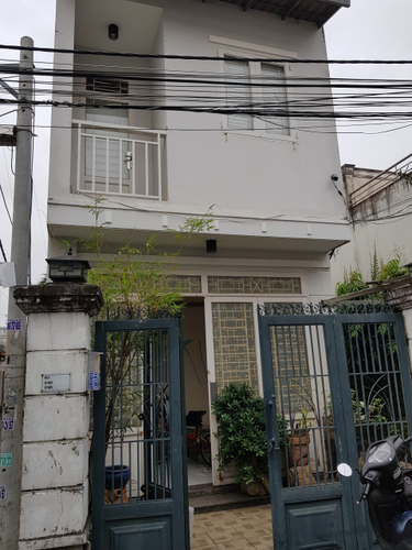Mặt tiền nhà phố Quận 9 Nhà phố có 2 mặt tiền hẻm xe hơi đường Trịnh Hoài Đức, có sổ hồng riêng.