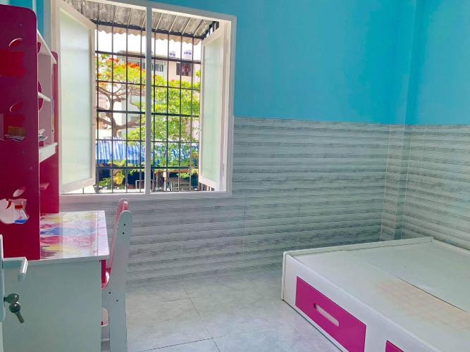 Phòng ngủ căn hộ quận 1 Bán căn hộ đường Nguyễn Trãi, 2 phòng ngủ, diện tích đất 57m2, sổ hồng đầy đủ.