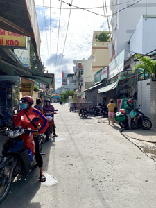 Đường trước mặt bằng kinh doanh Quận 7 Mặt bằng kinh doanh tại KDC đông đúc và an ninh, diện tích 66m2.
