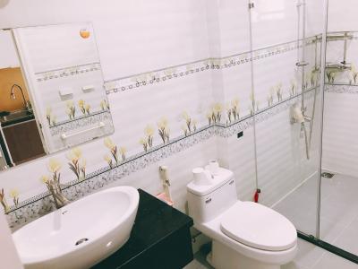 Phòng tắm căn hộ Scenic Valley, Quận 7 Căn hộ Scenic Valley, view hồ bơi mát mẻ, đầy đủ nội thất.