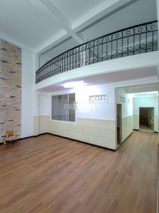 Nhà phố Quận 4 Nhà phố thiết kế 1 trệt, 1 lửng, 1 lầu và sân thượng, không có nội thất.