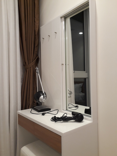 Officetel Vinhomes Central Park, Quận Bình Thạnh Officetel Vinhomes Central Park tầng 24 view nội khu, đầy đủ nội thất.