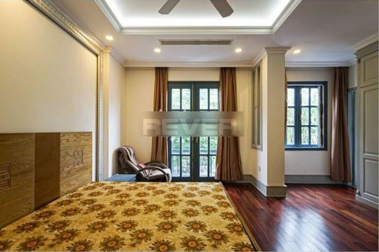 Biệt thự Quận 7 Biệt thự diện tích 250m2 thiết kế 1 trệt, 3 lầu và 1 tầng hầm để xe rộng rãi.