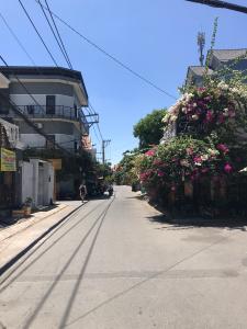 Đường trước nhà phố Quận Thủ Đức Nhà phố đường nhựa rộng 8m không ngập nước, kết cấu 1 trệt 3 lầu.