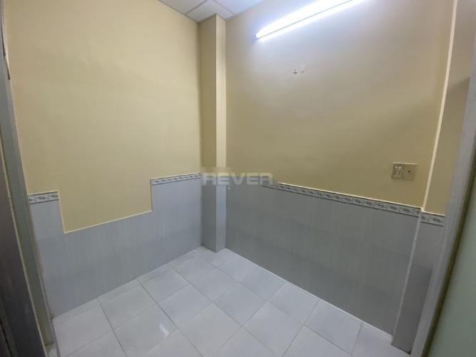 Nhà phố Quận 7 Nhà hẻm đường Trần Xuân Soạn, kết cấu 1 trệt 1 lầu đúc, có sổ hồng riêng.