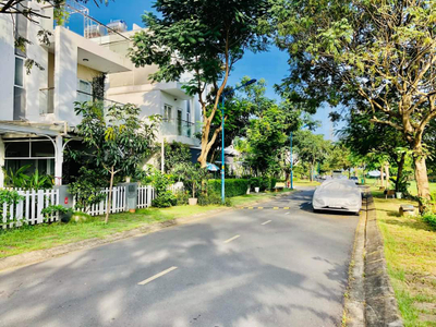 Đường trước nhà phố Quận 9 Nhà phố khu Melosa Garden Khang Điền diện tích 76.2m2 vuông đẹp.