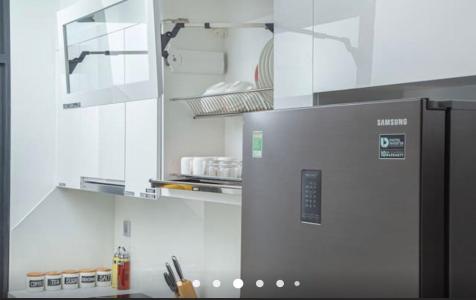 Khu vực bếp Vinhomes Golden River, Quận 1 Căn hộ Vinhomes Golden River tầng 10, đầy đủ nội thất.