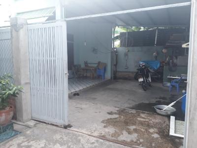 Nhà phố Quận 2 Nhà phố cấp 4 có 1 trệt diện tích 172.7m2, không có nội thất.