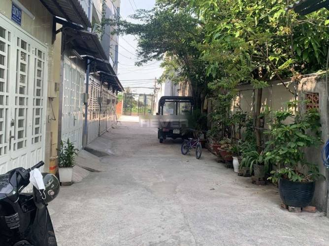 Đường trước nhà phố Quận Thủ Đức Nhà phố thiết kế 1 trệt, 2 lầu diện tích 56m2, cửa hướng Đông Nam thoáng mát.